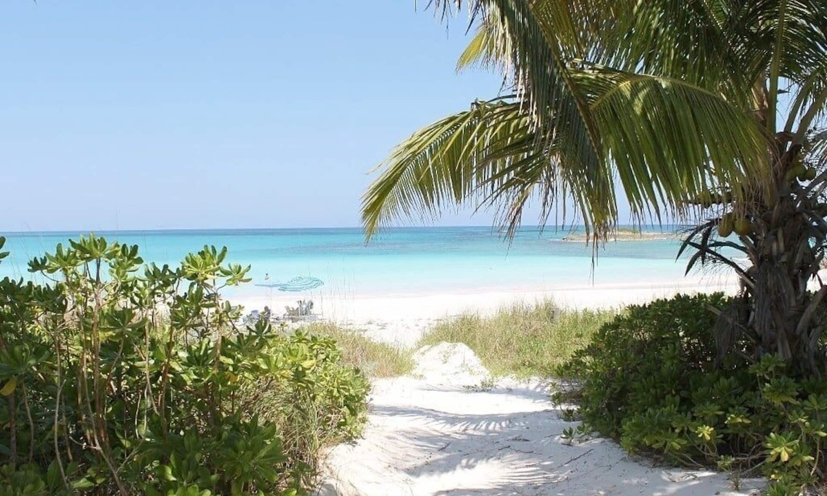 Governor's Harbour House | Salty Dolphin 4 Bedroom Home