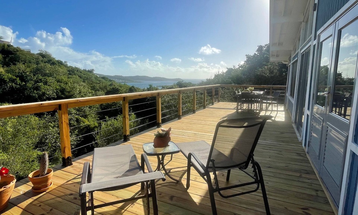 Flamenco House | Serene Island Retreat: Minutes to Beach, Water Views, Starry Nights - Sleeps 6