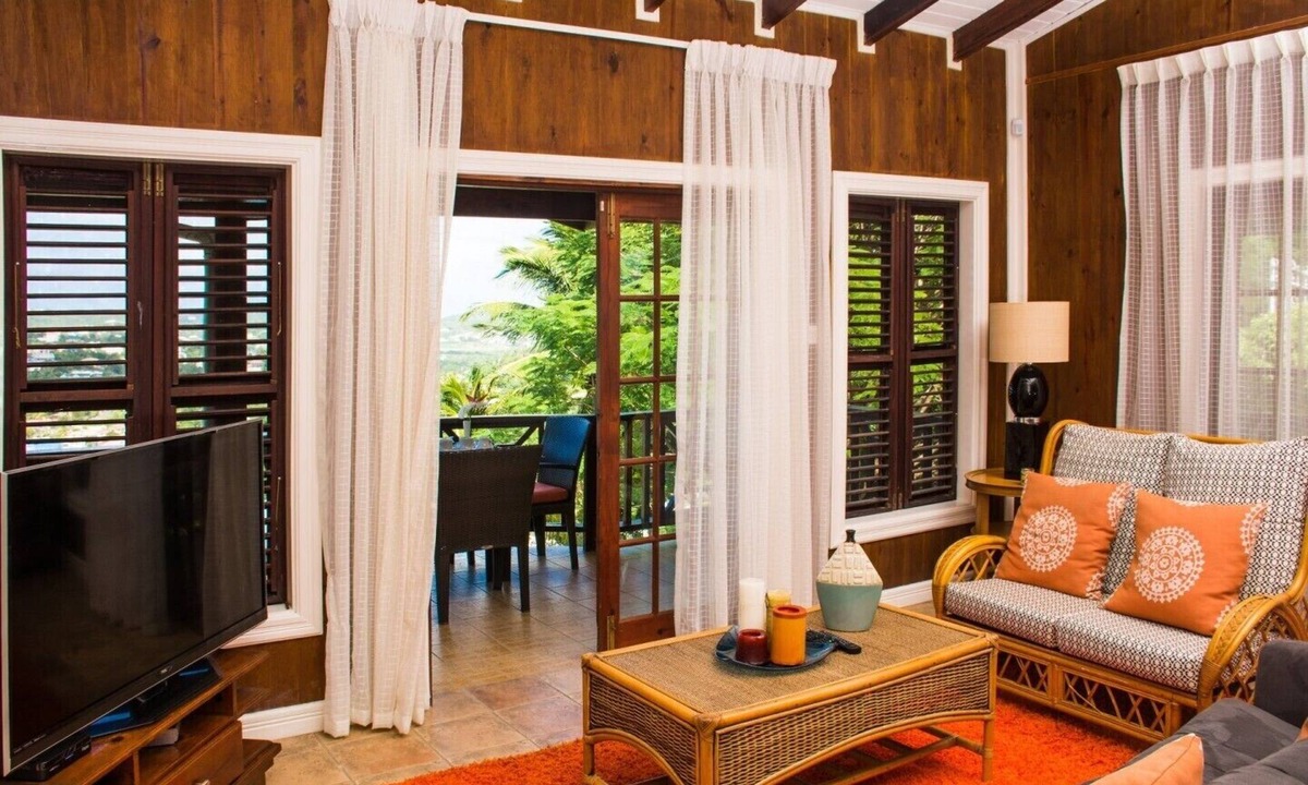 Marisule House | Simply Heavenly! Large Self Catered Apartments With Huge Pool - Penthouse Apartment