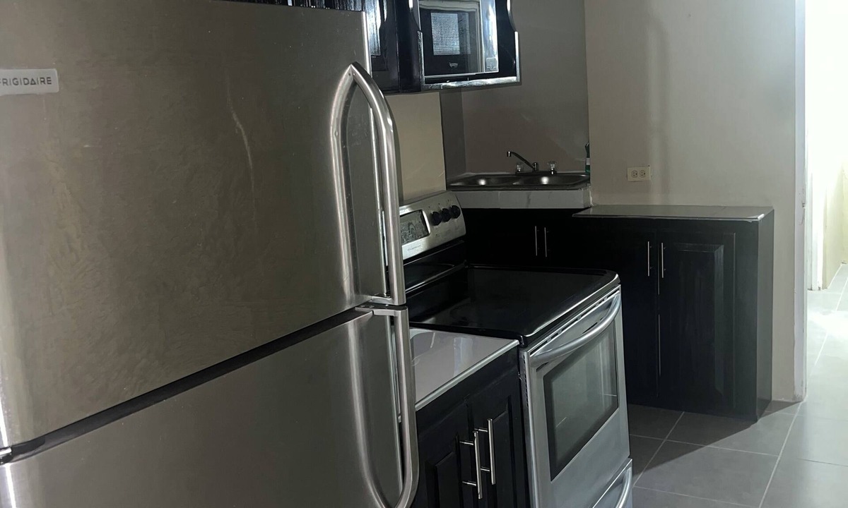 Constant Spring Apartment | Sleeps 9 4 Queen Beds Charming 2BR Apartment with AC & WiFi