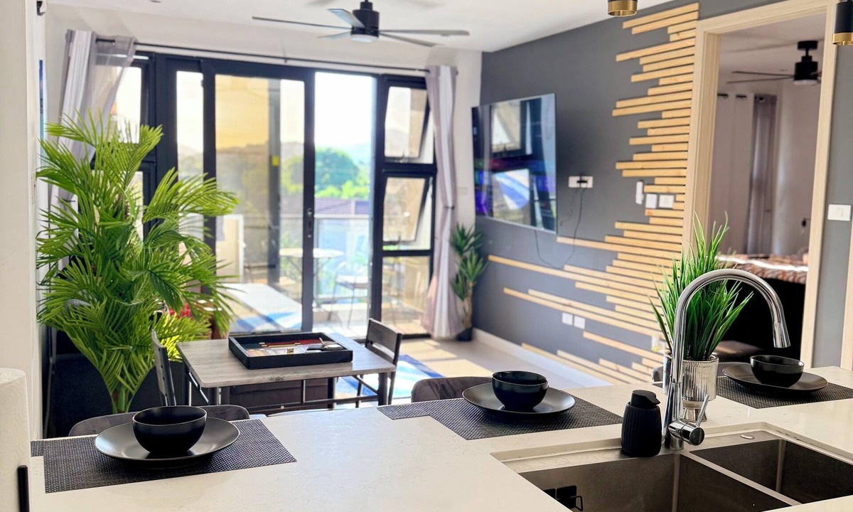 Barbican Apartment | Somerton Escape with Rooftop Pool in Barbican