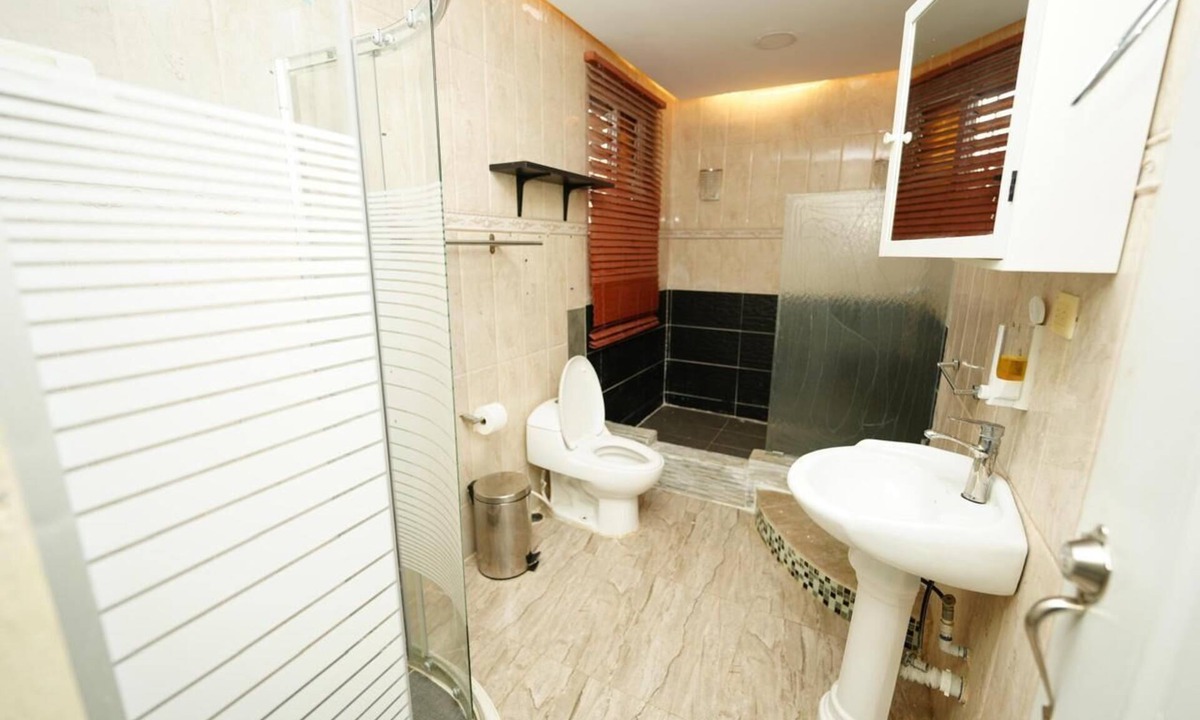 Prado Oriental Villa | Spacious 7-bedroom villa in charming Santo Domingo Este with AC, WiFi