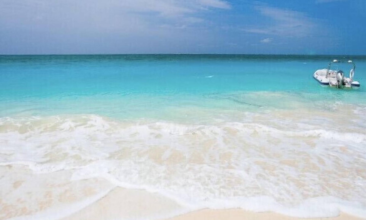 The Bight Condo | Spacious Condo close to Grace Bay - Wi-Fi, Two Pools, Jacuzzi