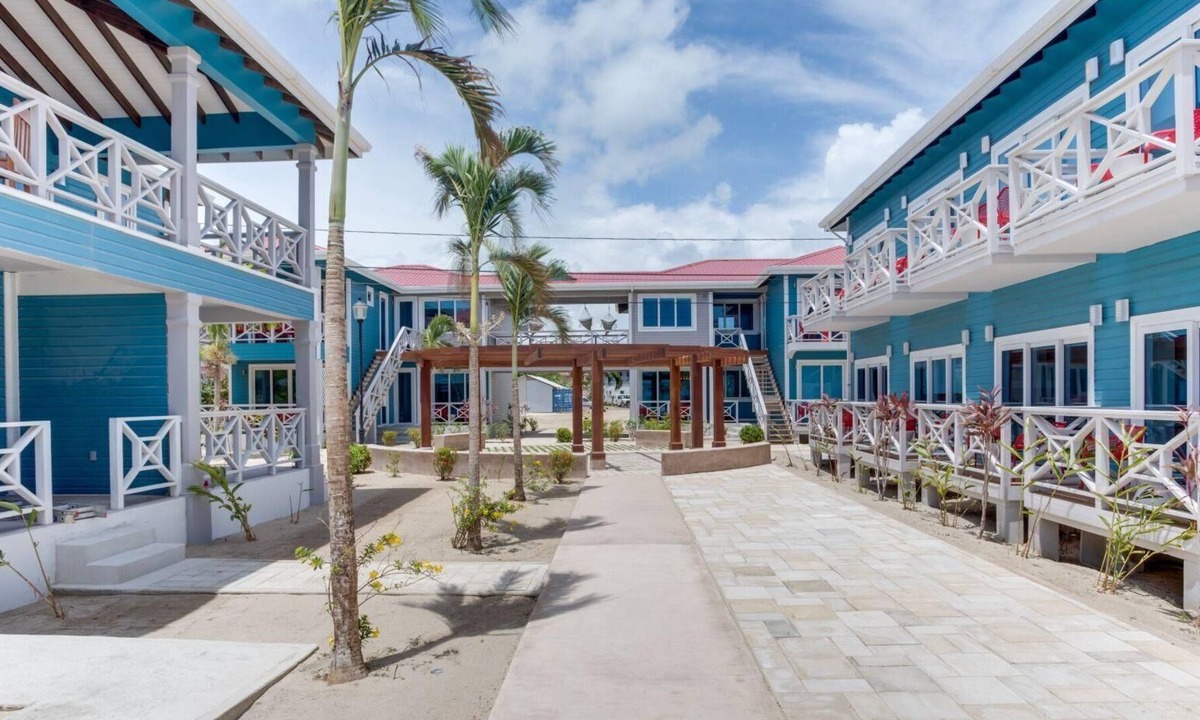 Placencia Resort | Spacious Condo w/ Kitchen, Balcony, & WiFi - Steps to Beach, Dining, & Shops