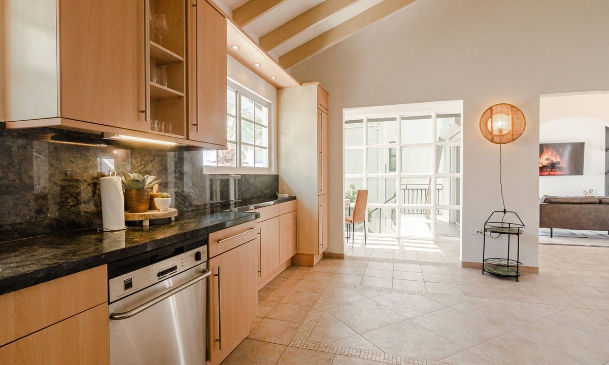 Bubali Villa | Spectacular Villa with Private Pool & Garden , Close to Eagle Beach