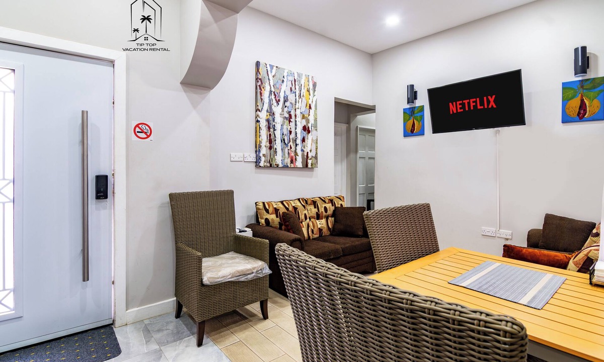 St. George's House | Stylish Boutique Hidden GEM | Heart of Downtown