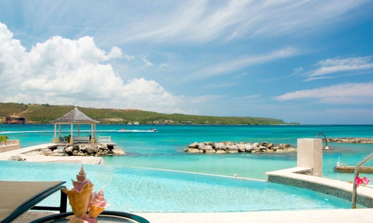 Discovery Bay Villa | SUGAR BAY ON THE BEACH JAMAICA - Luxury 5 Bedroom Beachfront Villa