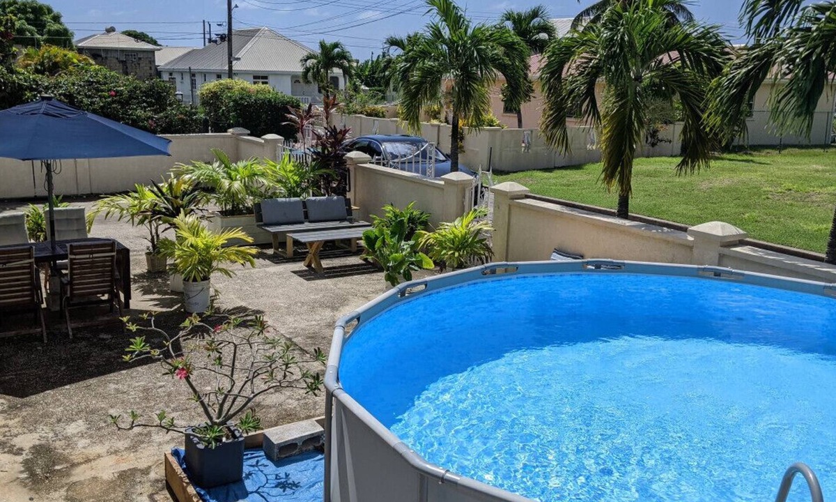 Thombury Hill Apartment | Sunny 2 bedroom Oasis with Pool