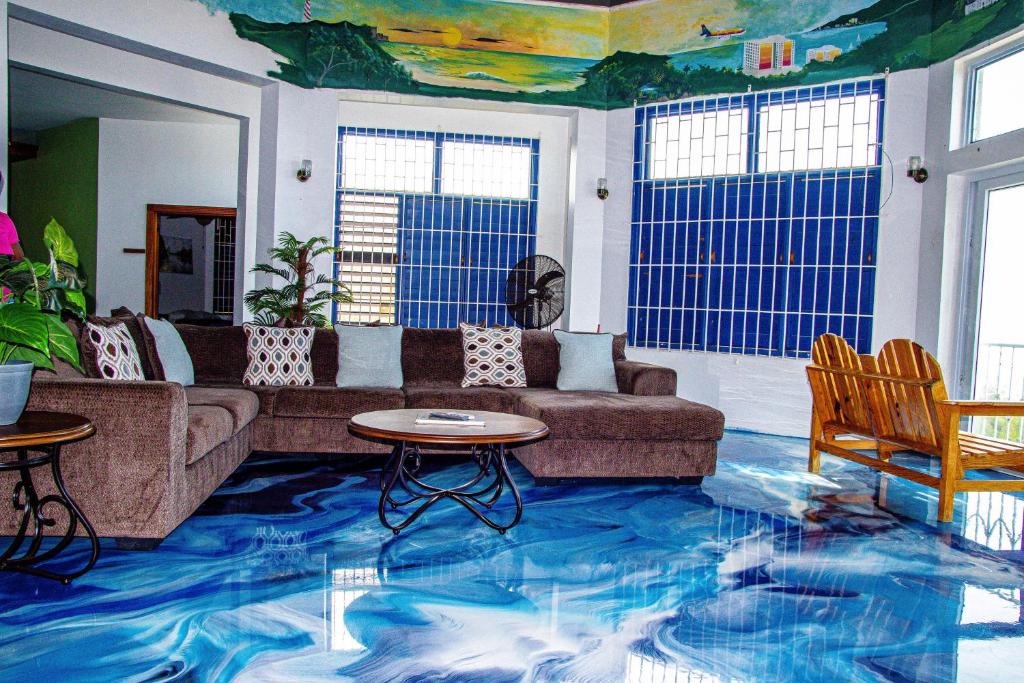 Greenwood House | Sunshine Lodge: Your home away from home