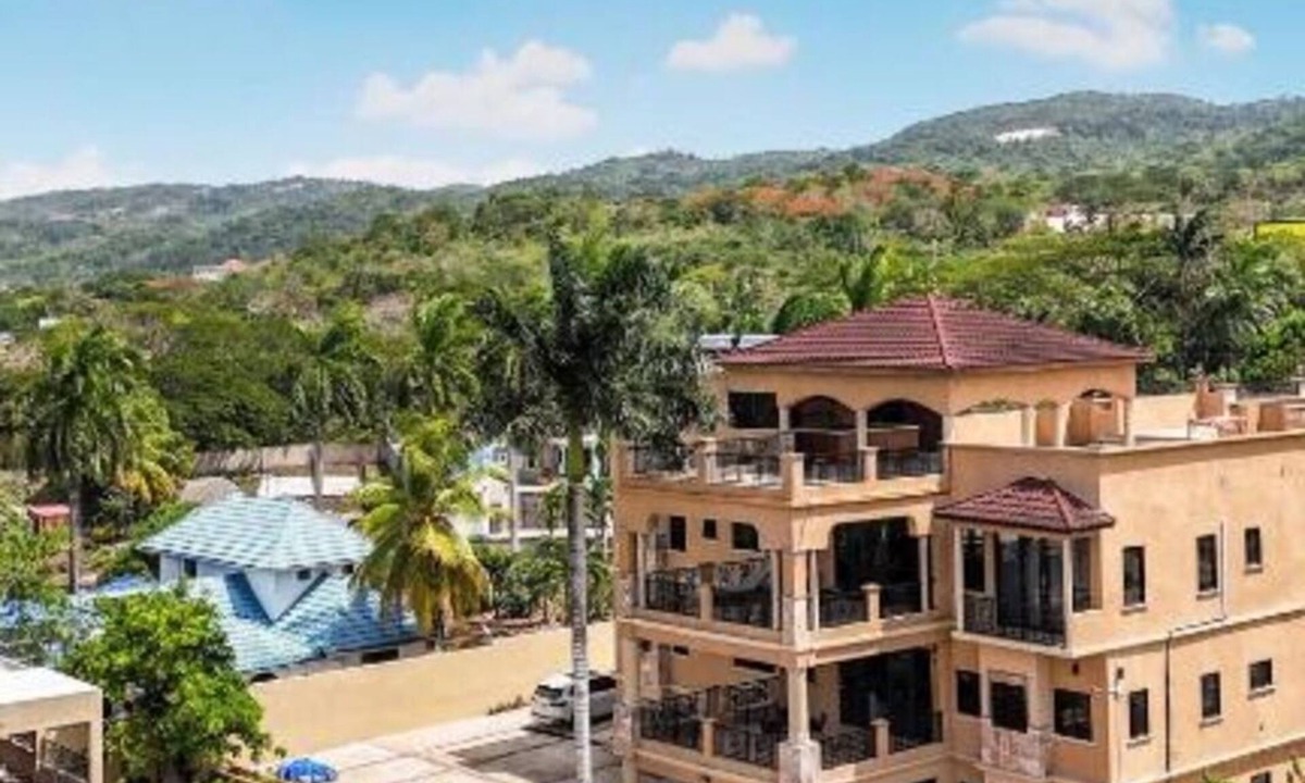 St. Ann's Bay Villa | Sweet palm villa - 3 Bedroom Penthouse Suite with Private beach, Pool, Chef