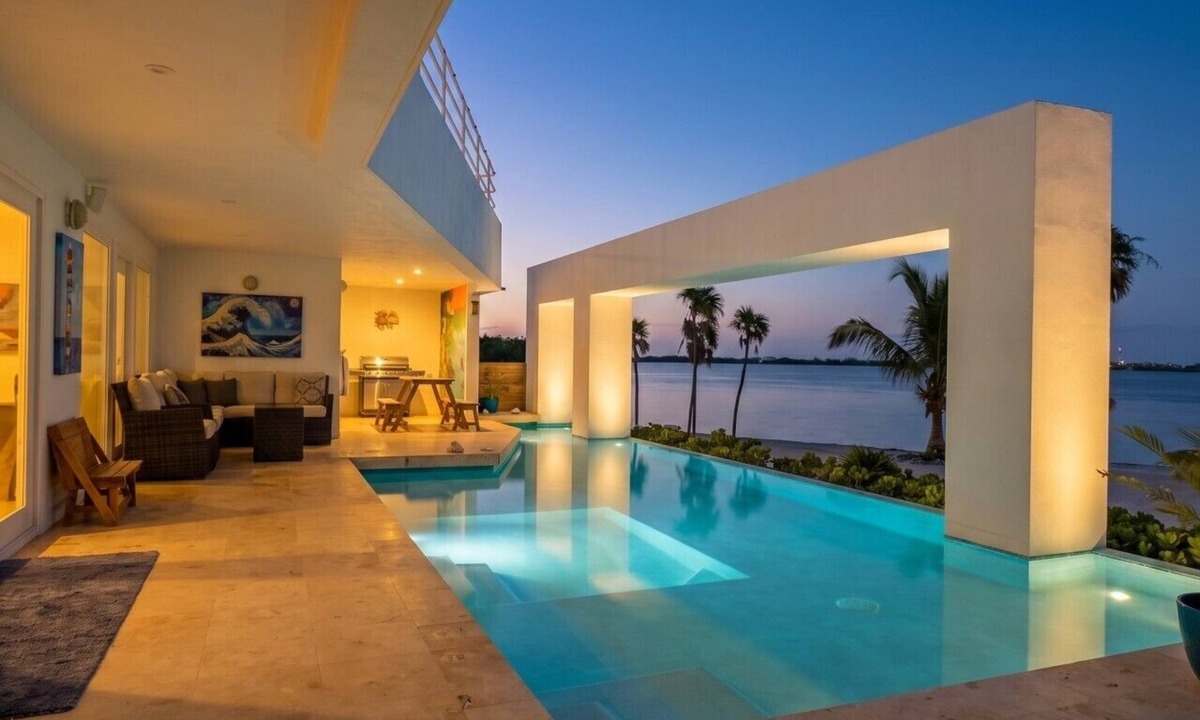 San Pedro Villa | The Fox Villa - Waterfront, 2 Private Pools, Own Boat & Captain, Free Shuttle