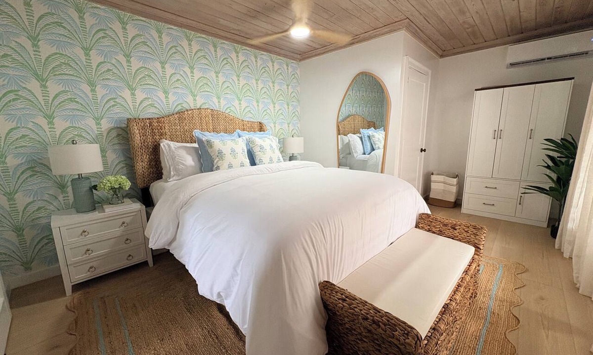 Dunmore Town Apartment | The Harbour Cove Studio - Walk to Pink Sand Beach 1 Bed 1 Bath Studio