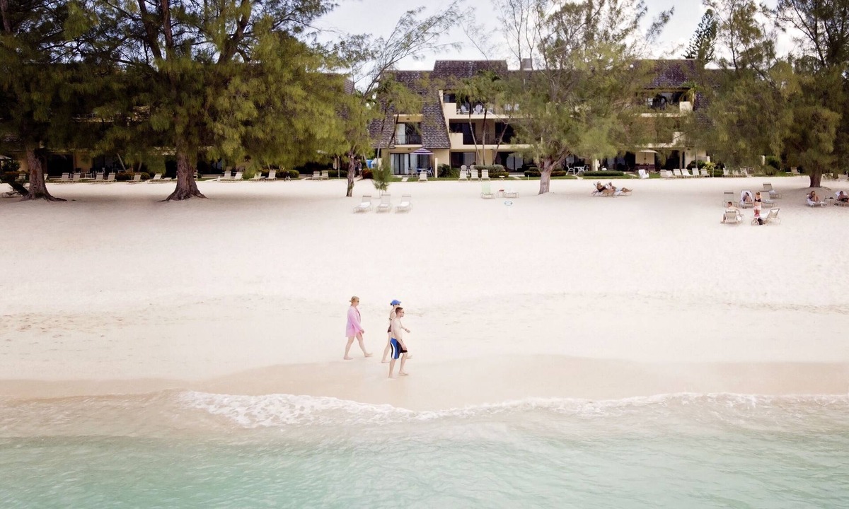 Seven Mile Beach Apartment | The Islands Club