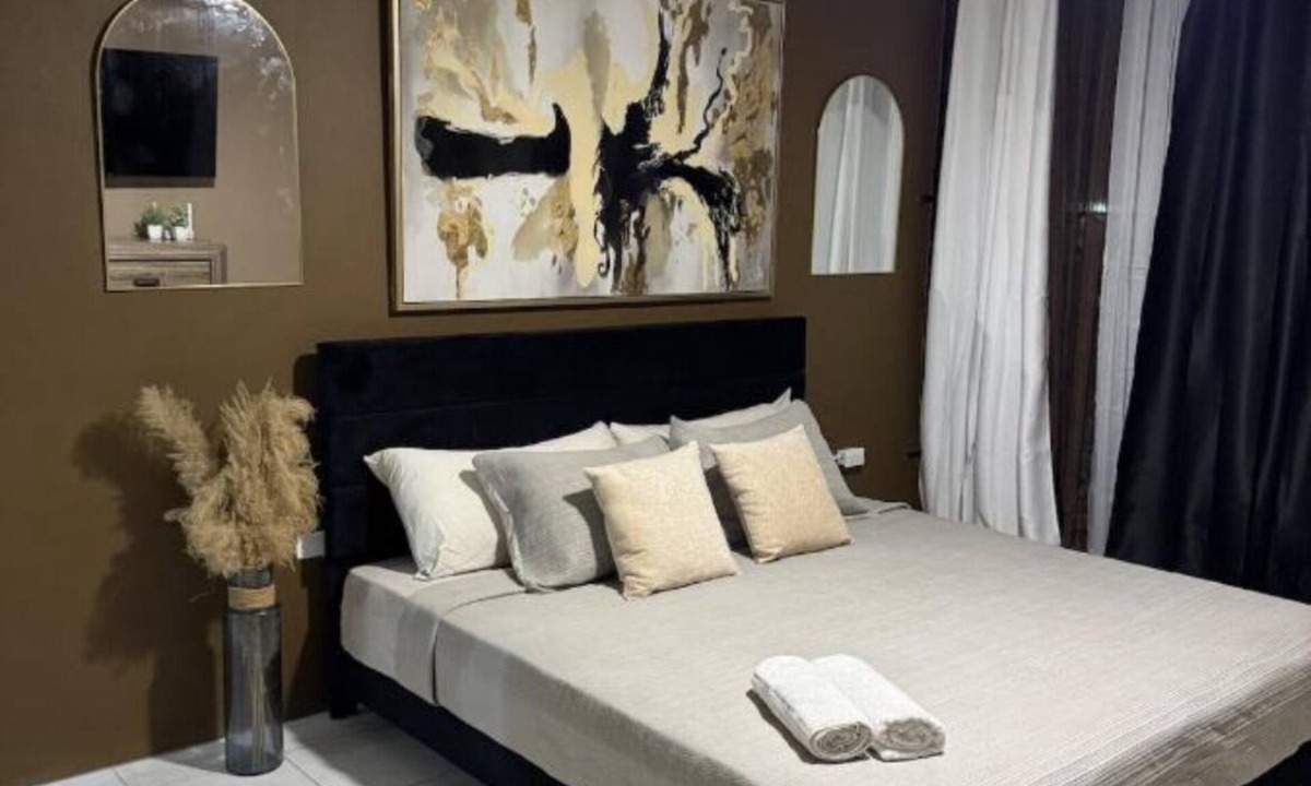 Camperdown Apartment | The Luxe Studio - centrally located in the heart of Kingston
