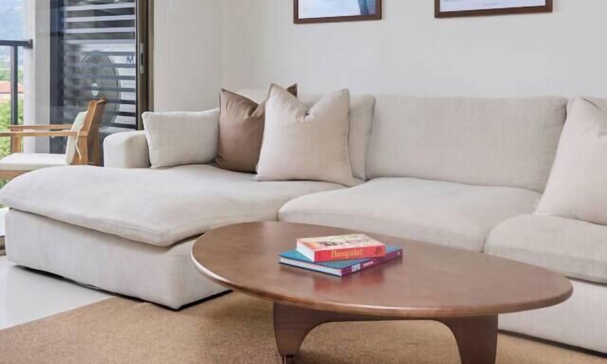 Beverly Hills Apartment | The Mahoe: Modern 2BR Kgn Apartment with Rooftop Pool, Gym & Mountain Views