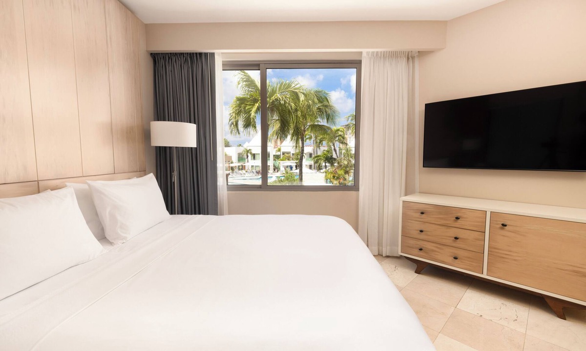 Palm Beach Hotel | The Mill Resort & Suites