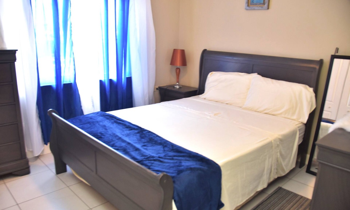 Saint Andrew Bed & Breakfast | The president room At the Strathairn 6 strathairn Avenue