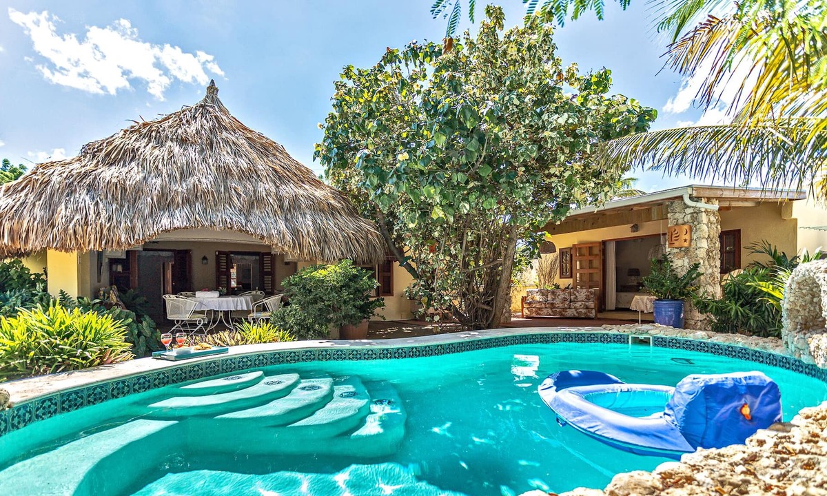 Savaneta Villa | The secluded Villa with one step to the beach