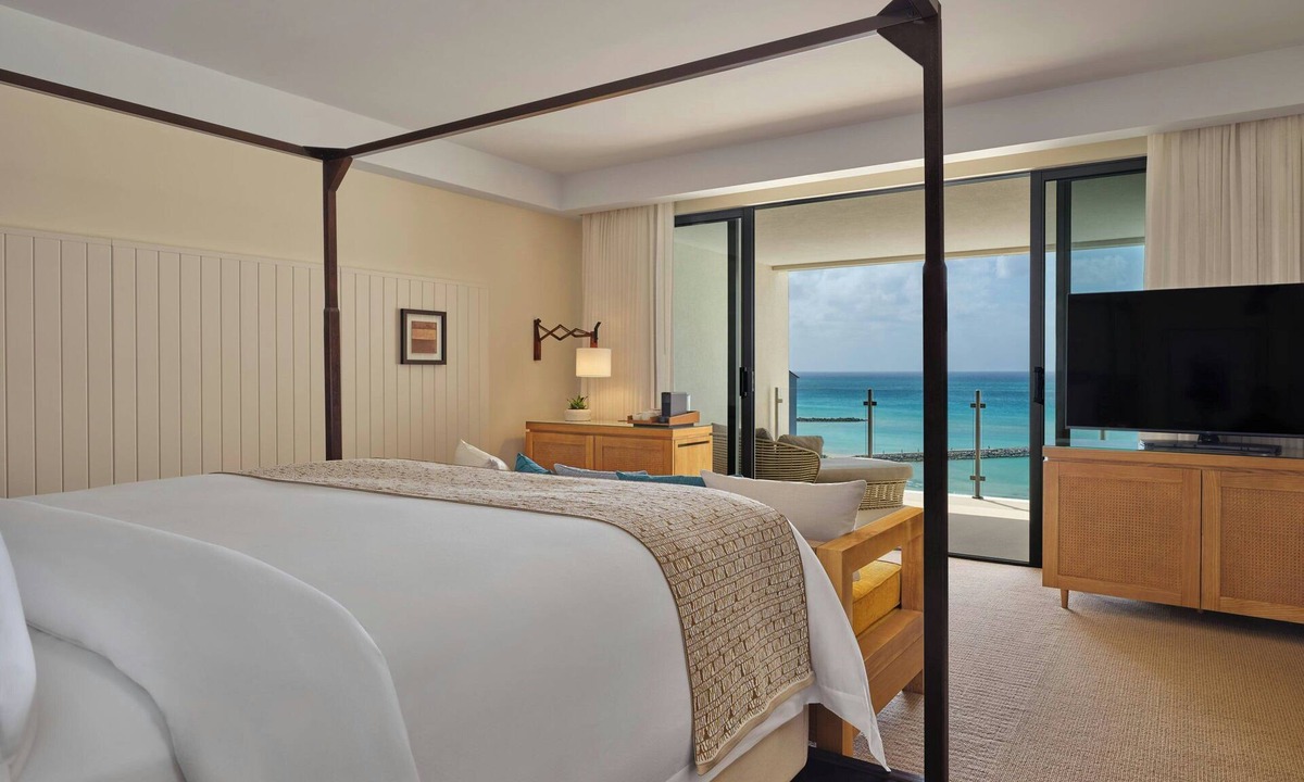 Palm Beach Hotel | The St. Regis Aruba Resort