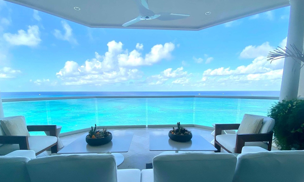 Seven Mile Beach Apartment | The Watercolours - Villa A