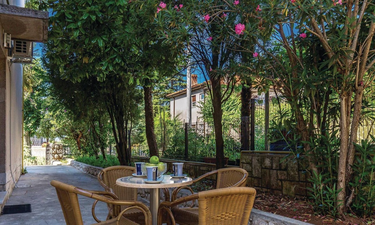 Zurkovo Apartment | These functional apartments are located in Kostrena, not far from the town of Crikvenica.