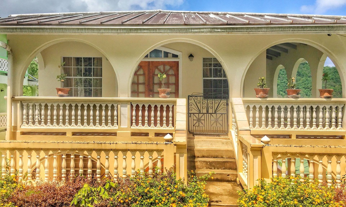 Soufriere Quarter Apartment | Tranquil Penthouse Flat w/balcony view, super close to the beach