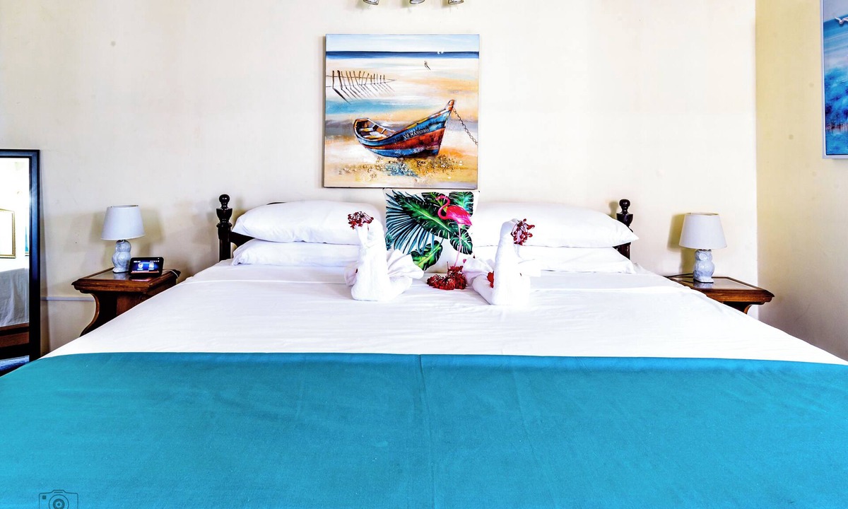 St. Ann's Bay House | Tropical Getaway Villa: Your Family’s Private Paradise with Pool, BBQ. Drax Hall