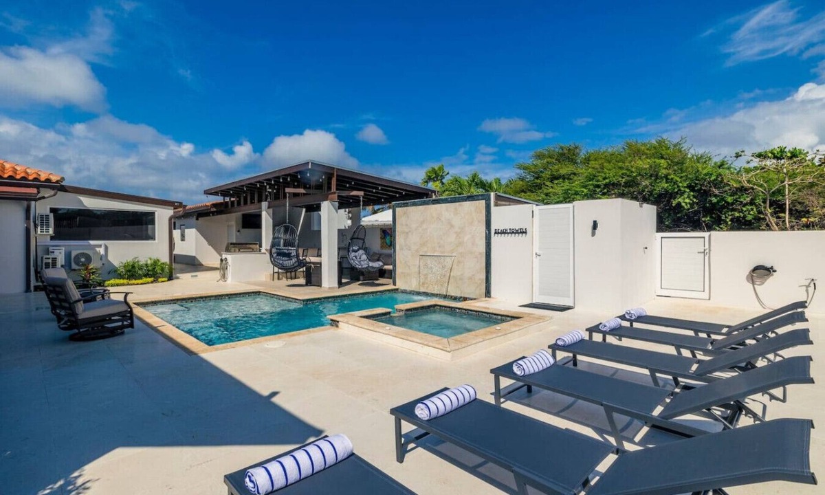 Opal Villa | Tropical Indulgence | Sotto del Sol 7BR by Bocobay