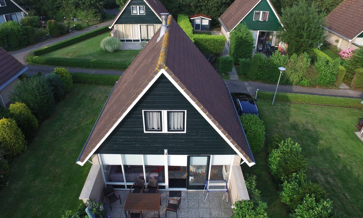 Sint Maarten House | Vacation home at Bungalowpark De Wielen/St. Maarten/North Holland