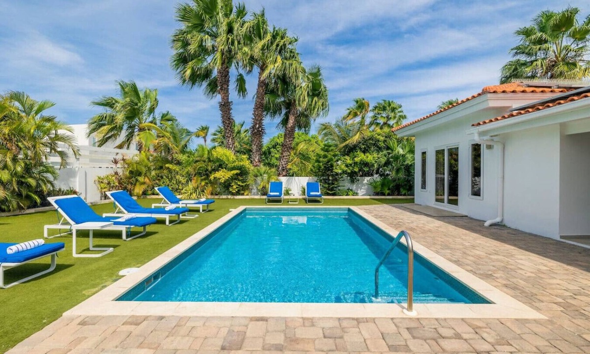 Washington House | Villa Noah Your Luxurious 4BR Retreat by Bocobay