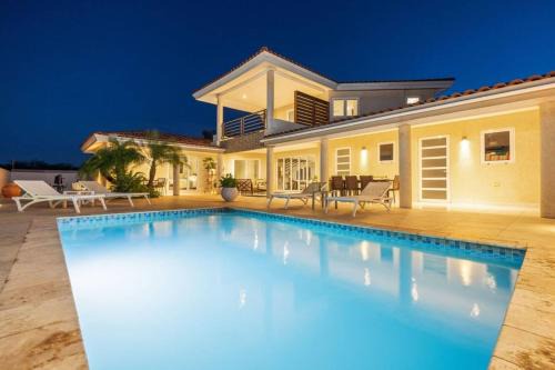 Noord Villa | Villa Sol Y Luna - Near Malmok Beach By Lucha