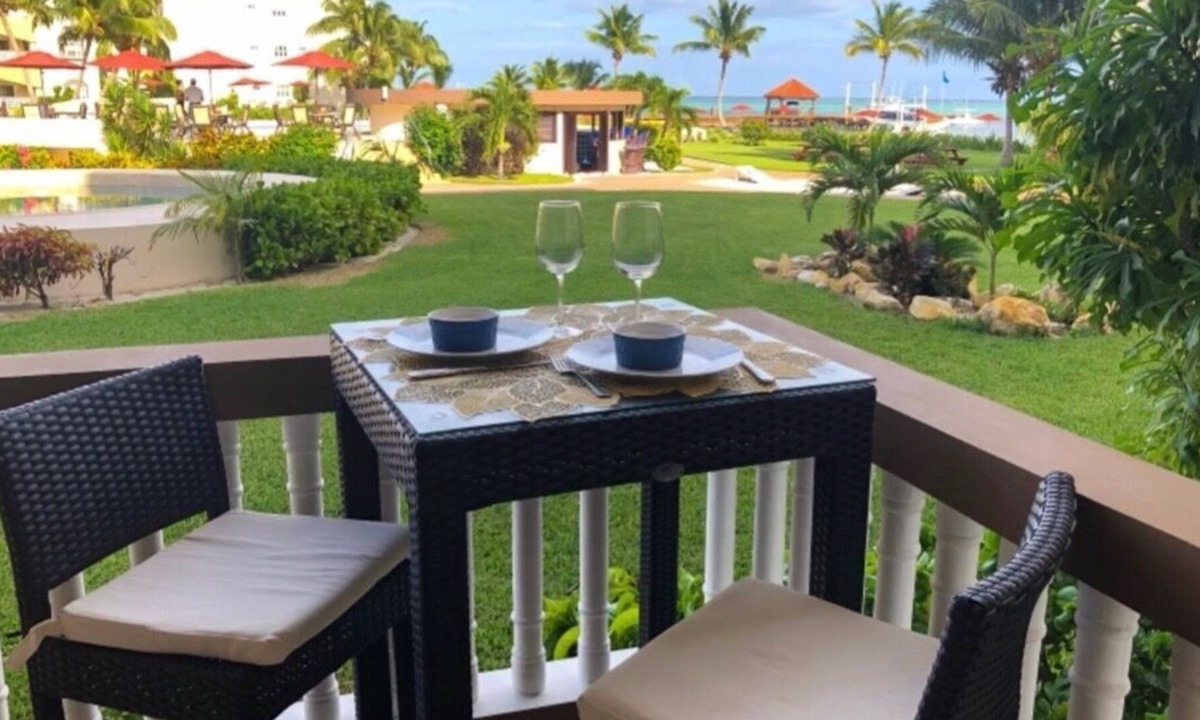 San Pedro Condo | WALKOUT TO POOL! STEPS TO OCEAN! FULL REFUND IF CANCEL 2+ DAYS FROM ARRIVAL