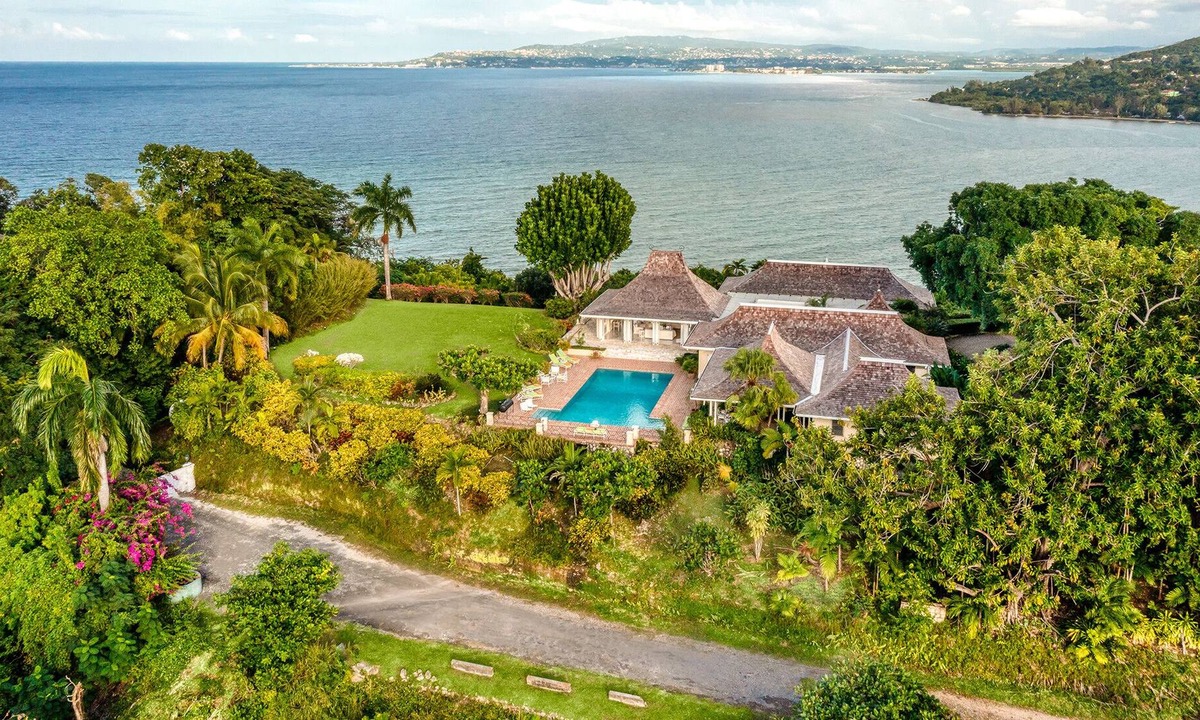 Coral Gardens Villa | Windsong Villa (2/4 Rooms)
