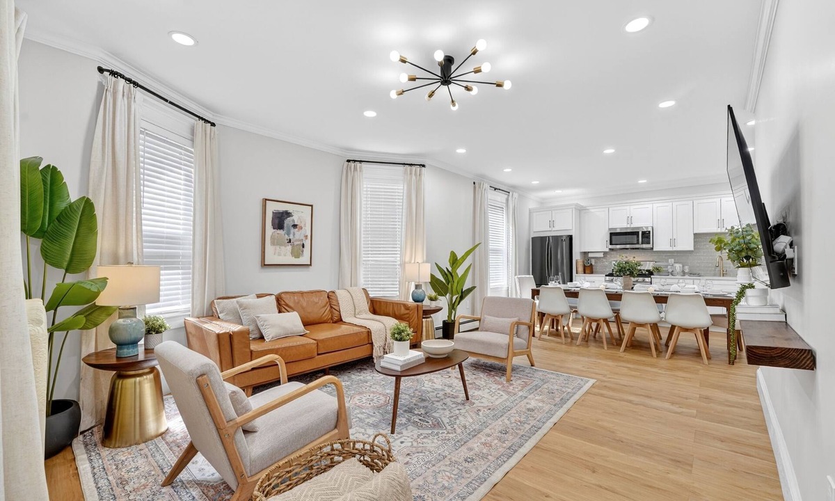 Fields Corner West House | World Cup 5BR Group stay Near Downtown Boston Parking, Backyard & Walk to Train