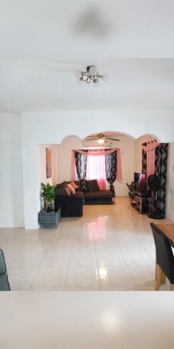 Portmore House | Your Serenity by M n C Rentals