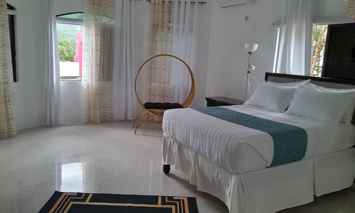 Ewarton House | Zee-cameron, a tranquil 2-bedroom house with AC in charming Ewarton