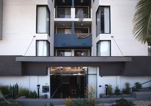 Central Brentwood 1BR w/Pool, near UCLA, San Vicente, by Blueground in Los Angeles
