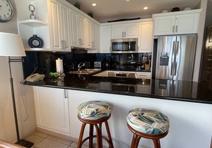 Oceanfront Views! Corner unit! in Lahaina