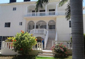 Paradise In The North Of Jamaica ~ Includes Your Own Staff!