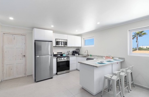 Opal Condo | 1.5 mi to Palm Beach * Pool * Rooftop * BBQ