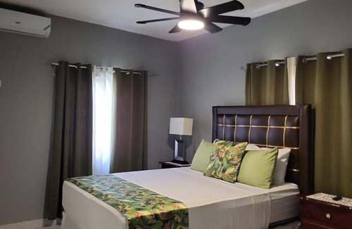 Runaway Bay House | 1 Bedroom Suite (with Pool view &Private Balcony)