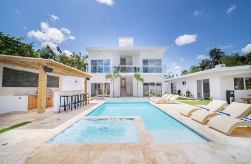 Urbanizacion Tavarez Villa | 14 BR Getaway 2 mins from Sosua action!