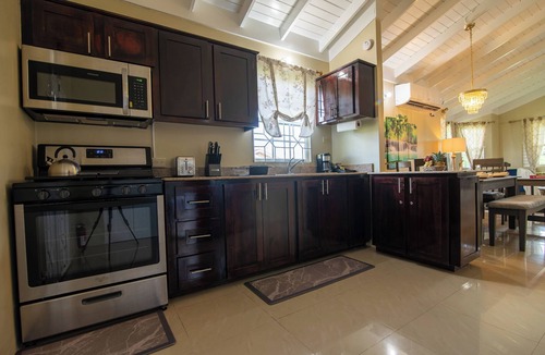 St. Ann's Bay House | 15min to Ocho Rios-Family sized 2bed/2bath-Pool-BBQ Grill-100Mbps-Gated Complex