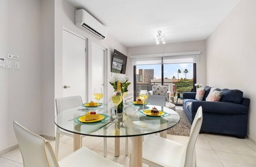 Gold Coast Condo | 1BR Gold Coast Pools Tennis Gym Security