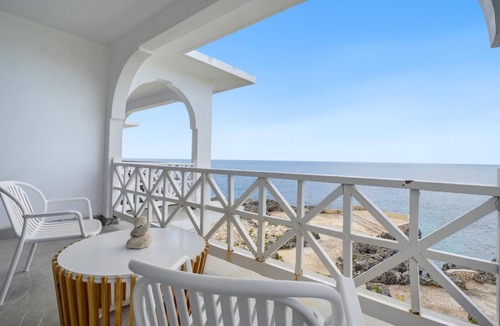 West End Condo | 1BR Modern Oceanfront Loft w/Kitchenette - Syd’s Too