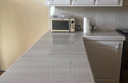 Grand Roy House | 2 Bed Apartment - Sea View & 15min to Local Beach