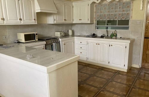 Grand Roy House | 2 Bed Apartment - Sea View & 15min to Local Beach