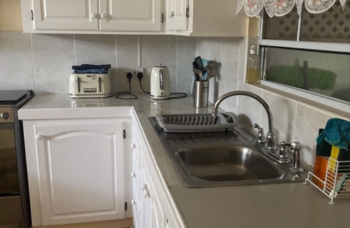 Grand Roy House | 2 Bed Apartment - Sea View & 15min to Local Beach