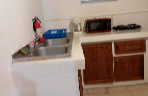 King's Park Apartment | 2-bedroom apartment in perfect Belize City with cool AC