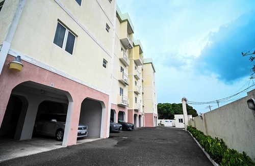 Eden Gardens Apartment | 2-bedroom apartment in New Kingston with cool AC breeze- Château de Luxe
